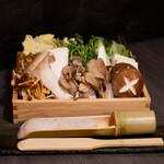 Shabu Shabu Ginhan Minatoku Daiba Ten - 涮涮锅蔬菜拼盘，虾肉泥