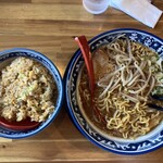 Jikasei Mentemo Miramen Rairakuken - 味噌ラーメン（890円）
                チャーハンセット（平日昼限定、280円）