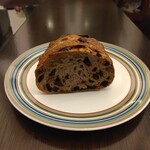 ルヴァン 富ヶ谷店 - 果実とクルミのパン