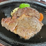 田中屋レストラン - 店内にはステーキの焼けるいい匂いが充満してます