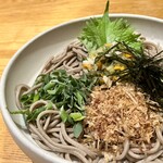 山形蕎麦茶寮 月の山 - 山形だしぶっかけそば
            板そば