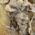 Yaoki Soba - 牛肉は玉ねぎが混ざってすき焼きみたいな感じです。
