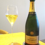 Restaurant.m - Champagne HENRIOT Brut Souverain（私）：本日いただいたペアリングのコースでシャンパンでスタートできるなんて感激です！