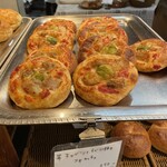 ブーランジュリー タカギ - 芽キャベツとイベリコ豚のフォカッチャ