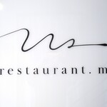 Restaurant.m - ”restaurant.m” のロゴ。