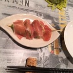 焼鳥 ベクトル - 生ハムアボカド 180円。