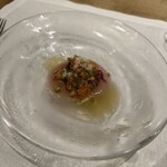 シャントレル - 5皿目
      セコガニのサラダ仕立て、赤カブのピューレ、カキ