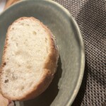 五本木 AKIMOTO - 最初にバケットも出してくれましたよ。これがまたちゃんと美味しいやつなのよ