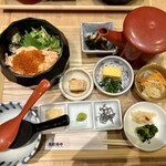 魚とごはん 黒座椿亭 - 焼き鮭とイクラのひつまぶし御膳/2,500円
