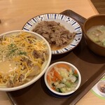 すき家 - とろ〜り3種のチーズ丼+中盛り+おしんこセット+牛皿2倍盛り