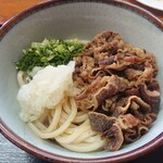 上田うどん店 - 肉ぶっかけうどん✨温かい＼(^-^)／