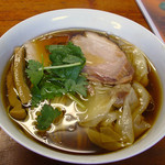 飯田商店 - 飯田商店（醤油わんたん麺・850円）