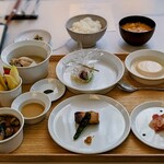 Sincronia di Shinji Harada - 楽しい朝食、一式。