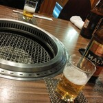 焼肉 源 - モルツ瓶ビール580円（税別）×２