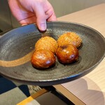 吉方庵 - 焼きたての三輪福来とかりんとうまんじゅうが提供