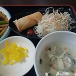 台湾料理 福祥居 - 定食の揚げ物とスープ