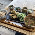 Yaoya Ginsou - 銀草の定食で春巻きと玄米ごはんをセレクト