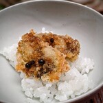 緒方 - カキフライ丼。ウスターソースに実山椒。めっちゃ旨い～ヽ(^o^)丿♪