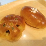 Machino Pan'Yasan Kongari - かぼちゃあんぱん130円、しあわせクリームパン100円