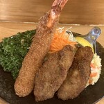 とんかつ一幸 - 牡蠣フライ１貫と牡蠣フライ2貫
      
      ※ とんかつ一幸さんから許可を得て、写真をいただきました…m(_ _)m