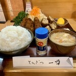 とんかつ一幸 - ︎⭐︎  牡蠣フライ定食 大関（4貫）２,７８４ 円 ＋ 外税
      ⭐︎  牡蠣　　　　　　　 （１貫）　 ６４６ 円 ＋ 外税