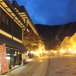 定山渓物産館 - 夜の外観