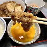 ほっともっと - 柔らかくて美味しい牛肉です　生卵との相性抜群