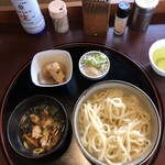 いのうえ - 肉うどん600円、おでん付き