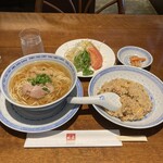 北京本館 - 土曜日お昼の定食(ラーメン+焼飯)   1320円