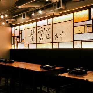 [Semi-private rooms available] A chic space with 28 seats in total with traditional Korean motifs