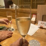 炭と地酒とたしなみワイン Kai本店 醸す - まずは泡で乾杯し喉の滑りをよくしよう