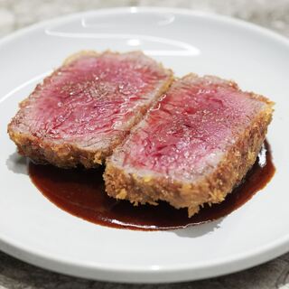 旬食材の料理で心に残る食体験を◆絶品レアかつとワインを堪能