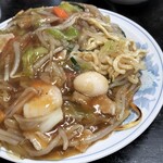 中国・中華料理 昌華楼 - ちょっと右側、写真撮る前にいじっちゃいました