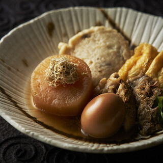 We also recommend oden such as beef tendon that has been simmered for hours, and daikon radish.