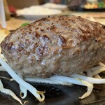 あ・かうはーど - 肉汁をしっかり閉じ込めたハンバーグ