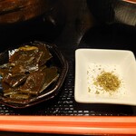 Shunsai Shushu Hitsujinohane - 昆布の佃煮、青山椒。青山椒は挽きたてで実に爽やかな香りだ。