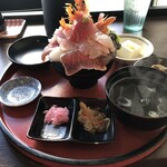 幸来食堂 金龍閣 - 山盛り海鮮丼セット　¥1,760(税込)