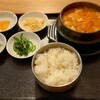 チング - ズンドゥブチゲ定食 (税込)979円 注文後約７～８分で届きました ※これにサラダが最初に届いています (2023.11.11)