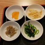 チング - ズンドゥブチゲ定食の小皿　(2023.11.11)