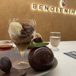 ブノワ・ニアン 銀座 - トップをお皿の横に避難