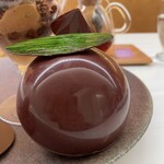 ブノワ・ニアン 銀座 - エッグチョコみたいにペラペラなやつ