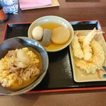 讃岐製麺 - 牛肉カレー丼、おでん、天ぷら