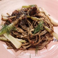 セルサルサーレ - スルメイカと茴香のイカスミパスタ