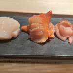 Sushi Yoshi - 帆立、赤貝