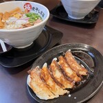 Gokuniboshi Honpo - 餃子はサービス券5枚で無料