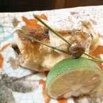 たか田八祥 - 子持ち鮎の焼き物（小鮎のスライスがから揚げにして乗ってました）