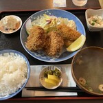 猫丸食堂 - ★猫丸メンチカツ（ニケ）と牡蠣フライ（三ケ）定食