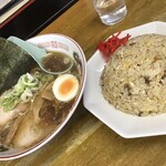 大八ラーメン - 料理写真: