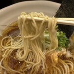 Ikki Zetto - 地鶏中華らぁ麺 醤油、麺リフト