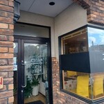 Hayuka dining - 駐車場表に三だい台分、他のところにもあると思います